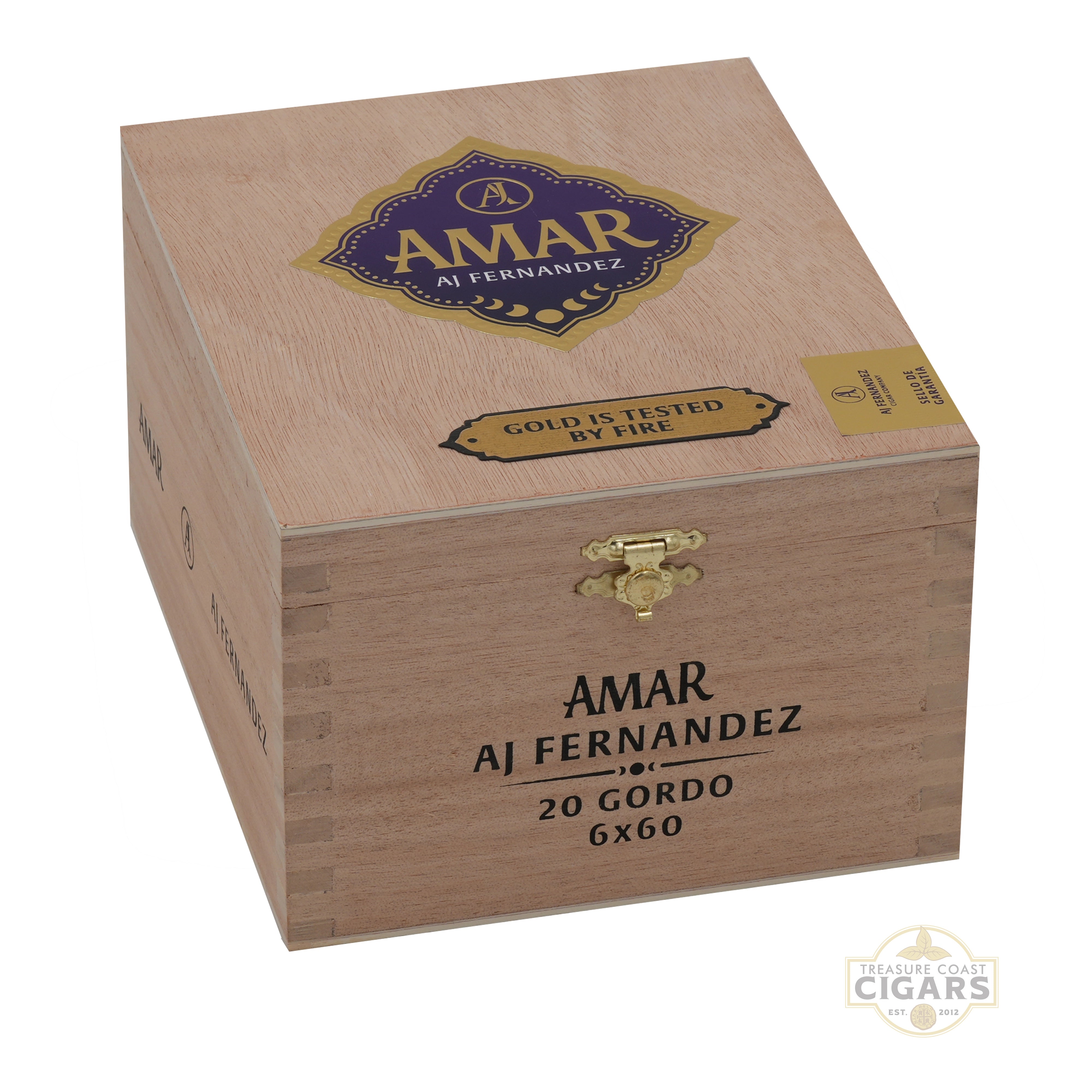 Closed box of Amar Gordo on a white background
