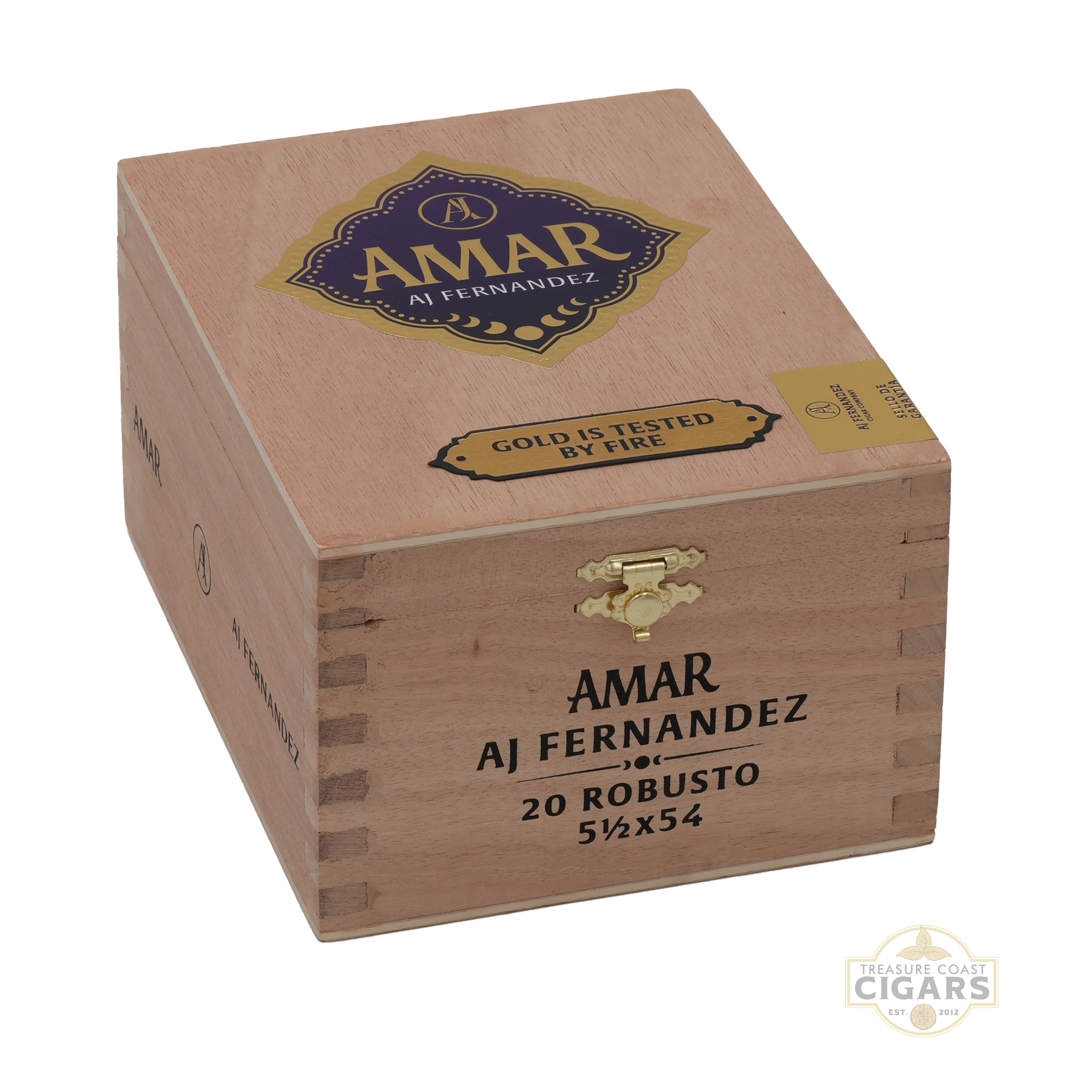 Closed box of Amar Robusto on a white background